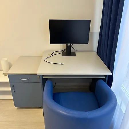 White Pearl - Location, Bright & Spacious, Newly Renovated