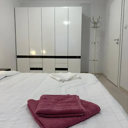 White Pearl - Location, Bright & Spacious, Newly Renovated