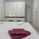 White Pearl - Location, Bright & Spacious, Newly Renovated