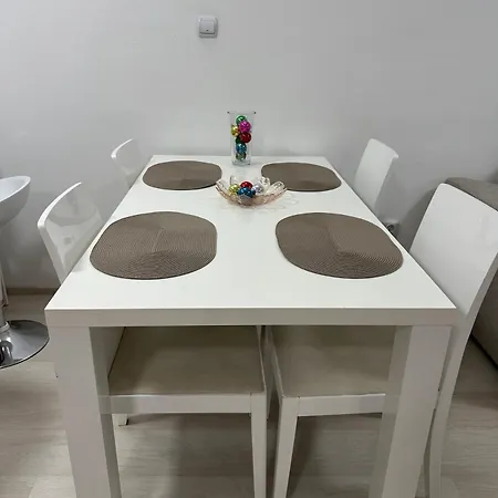 White Pearl - Location, Bright & Spacious, Newly Renovated شقة *