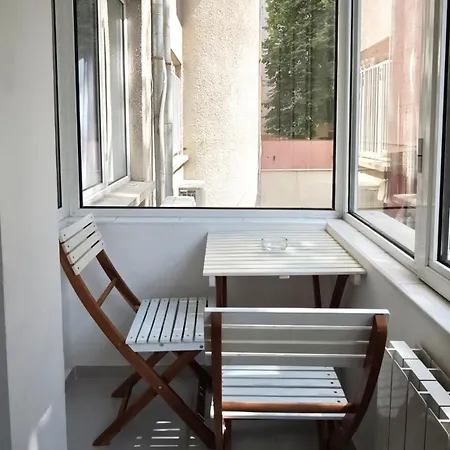 White Pearl - Location, Bright & Spacious, Newly Renovated Apartment *