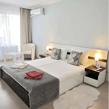 White Pearl - Location, Bright & Spacious, Newly Renovated Apartment