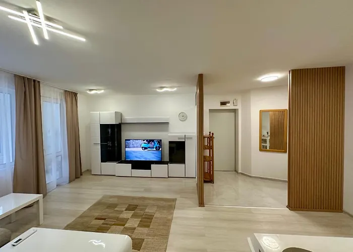 White Pearl - Location, Bright & Spacious, Newly Renovated * Sofía