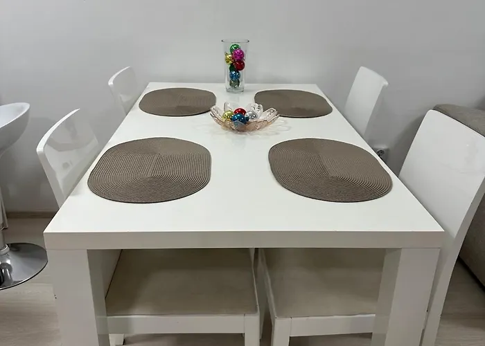 White Pearl - Location, Bright & Spacious, Newly Renovated Apartamento *