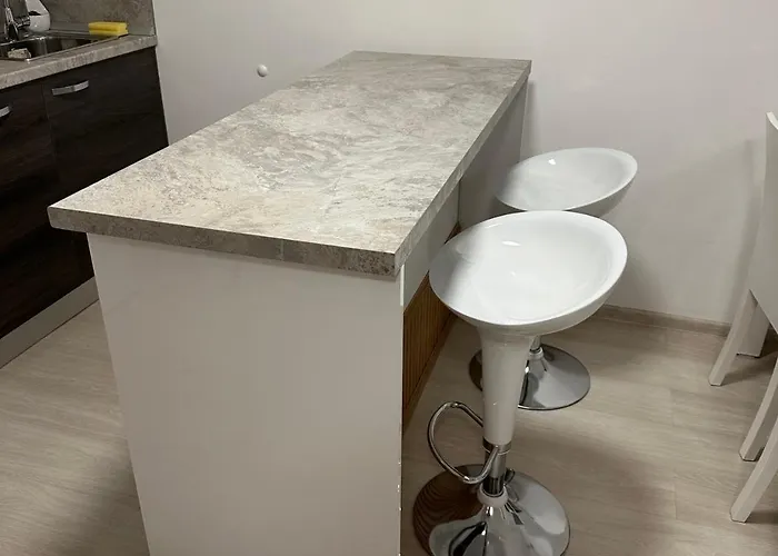 White Pearl - Location, Bright & Spacious, Newly Renovated Apartamento