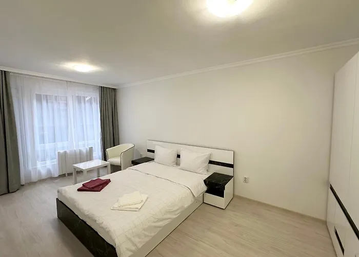 White Pearl - Location, Bright & Spacious, Newly Renovated Apartamento *