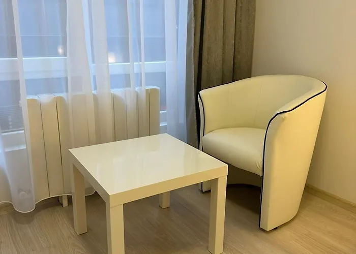 White Pearl - Location, Bright & Spacious, Newly Renovated