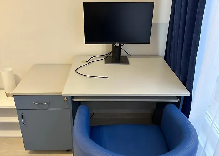 White Pearl - Location, Bright & Spacious, Newly Renovated