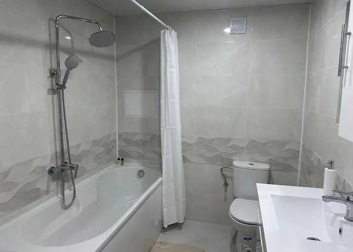 White Pearl - Location, Bright & Spacious, Newly Renovated *