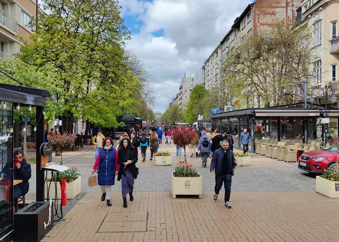 White Pearl - Location, Bright & Spacious, Newly Renovated