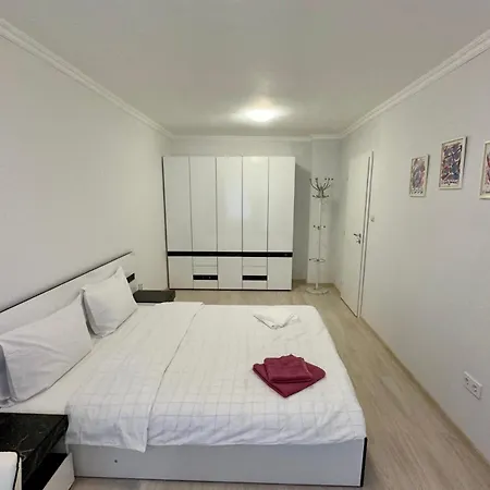 White Pearl - Location, Bright & Spacious, Newly Renovated Lägenhet *