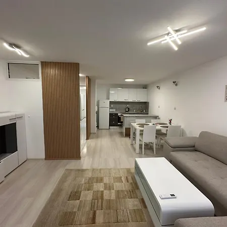 Apartman White Pearl - Location, Bright & Spacious, Newly Renovated *
