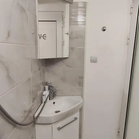 White Pearl - Location, Bright & Spacious, Newly Renovated *